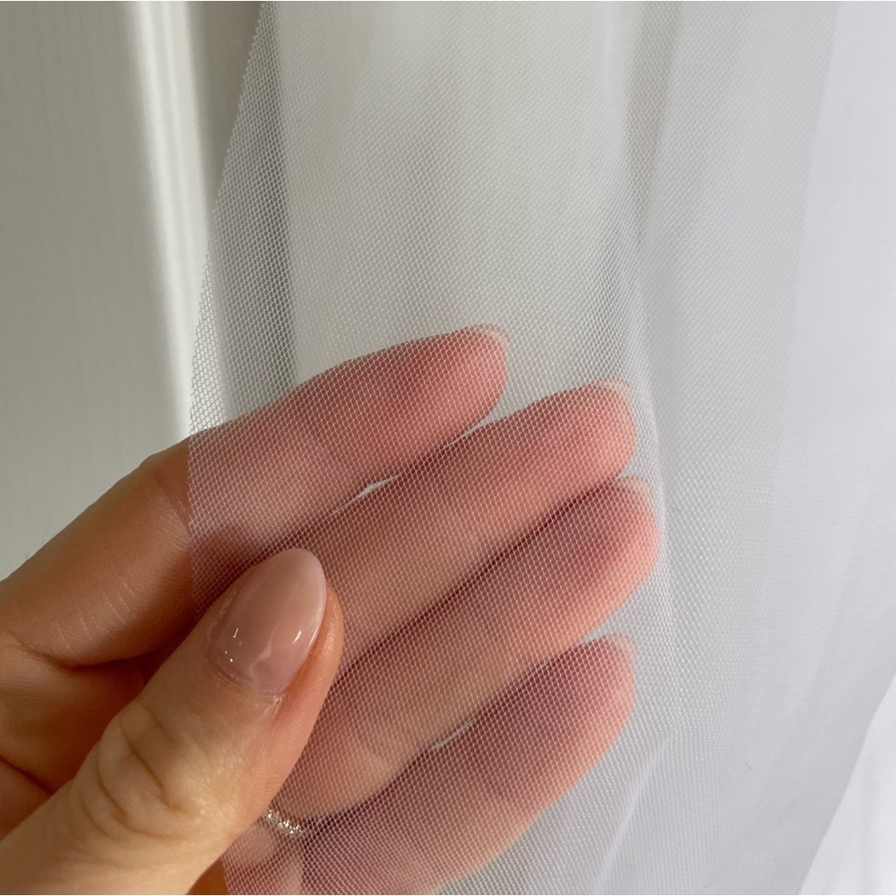 White Fingertip Wedding Veil - Picture 4 of 7